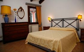 Venice Salute Apartments